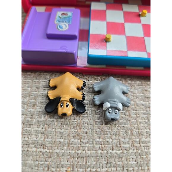 Vintage 1995 Galoob Mini Pound Puppies Diner Compact Playset w/ 2 figures - Picture 2 of 5
